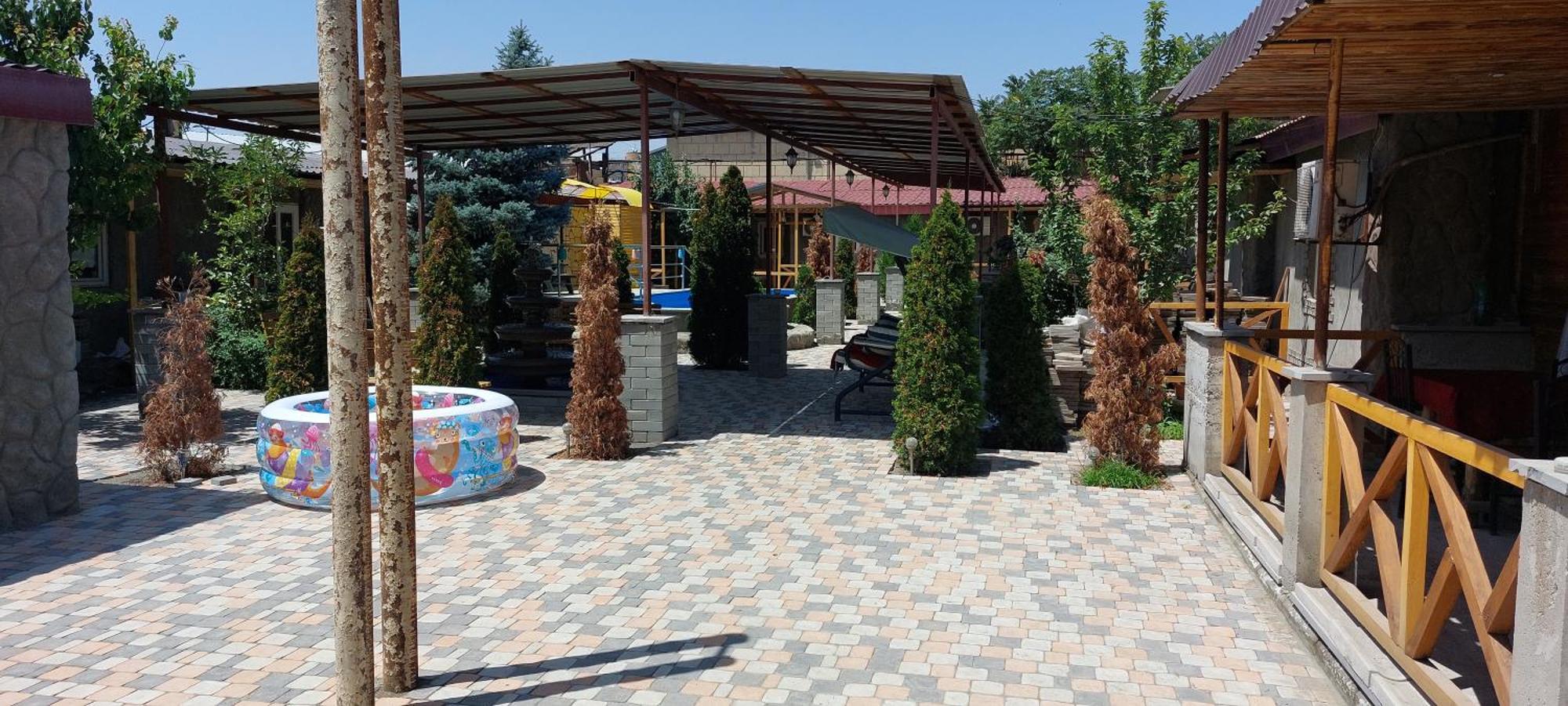 Arba Hotel Jerevan Exteriör bild